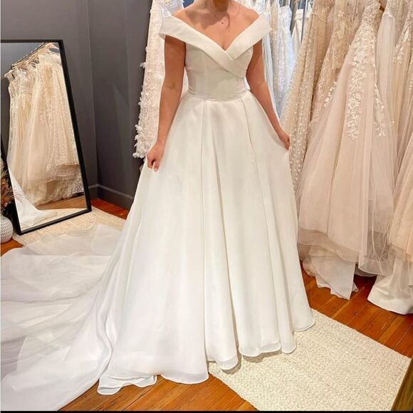 Pronovias Dresses & Skirts - Pronovias Farrah Wedding Dress - Brand New/Unaltered